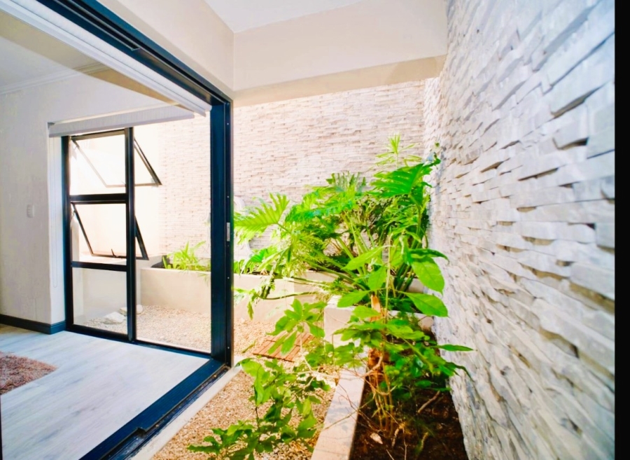 3 Bedroom Property for Sale in Calypso Beach Western Cape